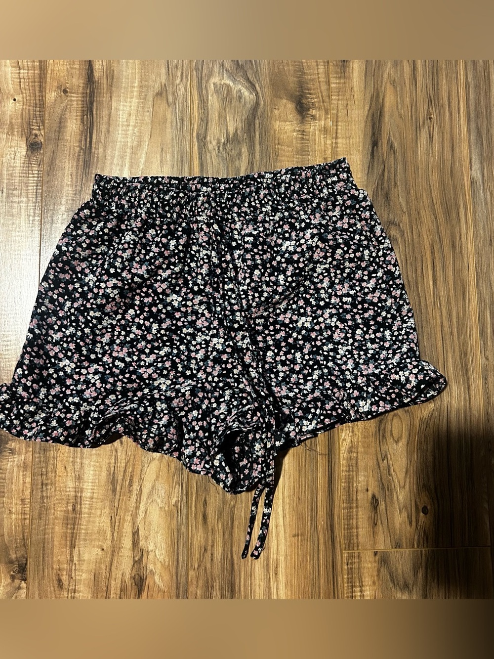 SHEIN Black Floral Elastic Waist Shorts